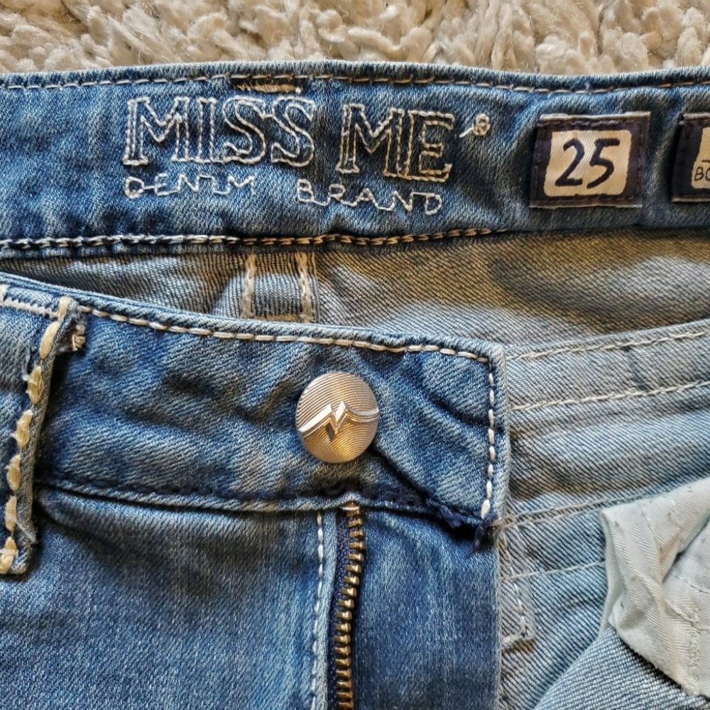 MISS  ME | NWOT Boyfriend Capri Distressed Medium Wash Denim Jeans (Size 25) - Picture 3 of 9